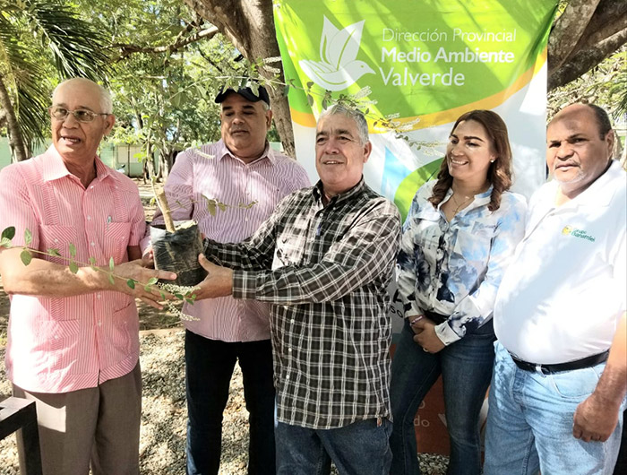 Iren Dominicana con el Ministerio de Medio Ambiente por la preservación de las abejas
